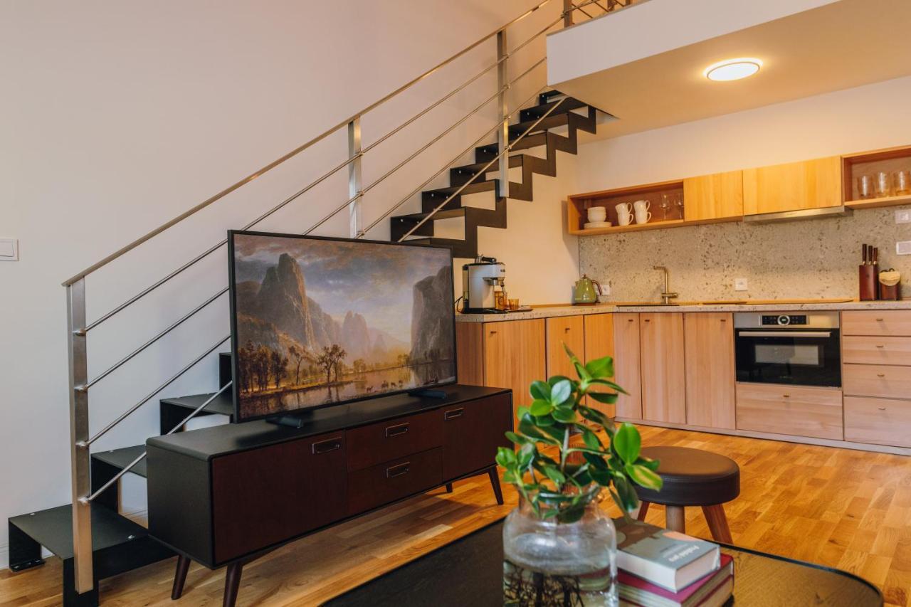 Modern Mezzanine Apt At Jecna St Прага Экстерьер фото
